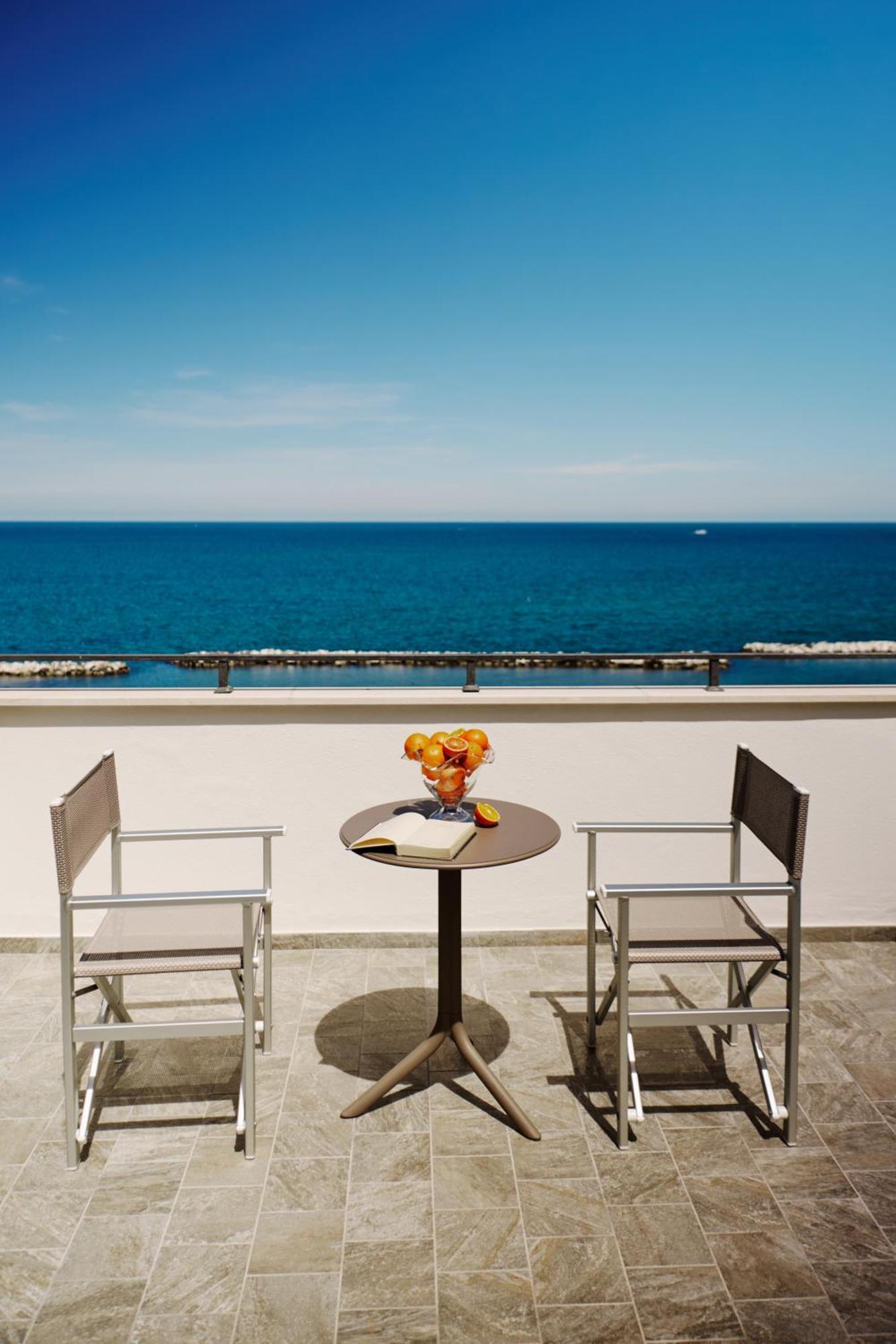 Hotel Negresco Cattolica Exterior foto